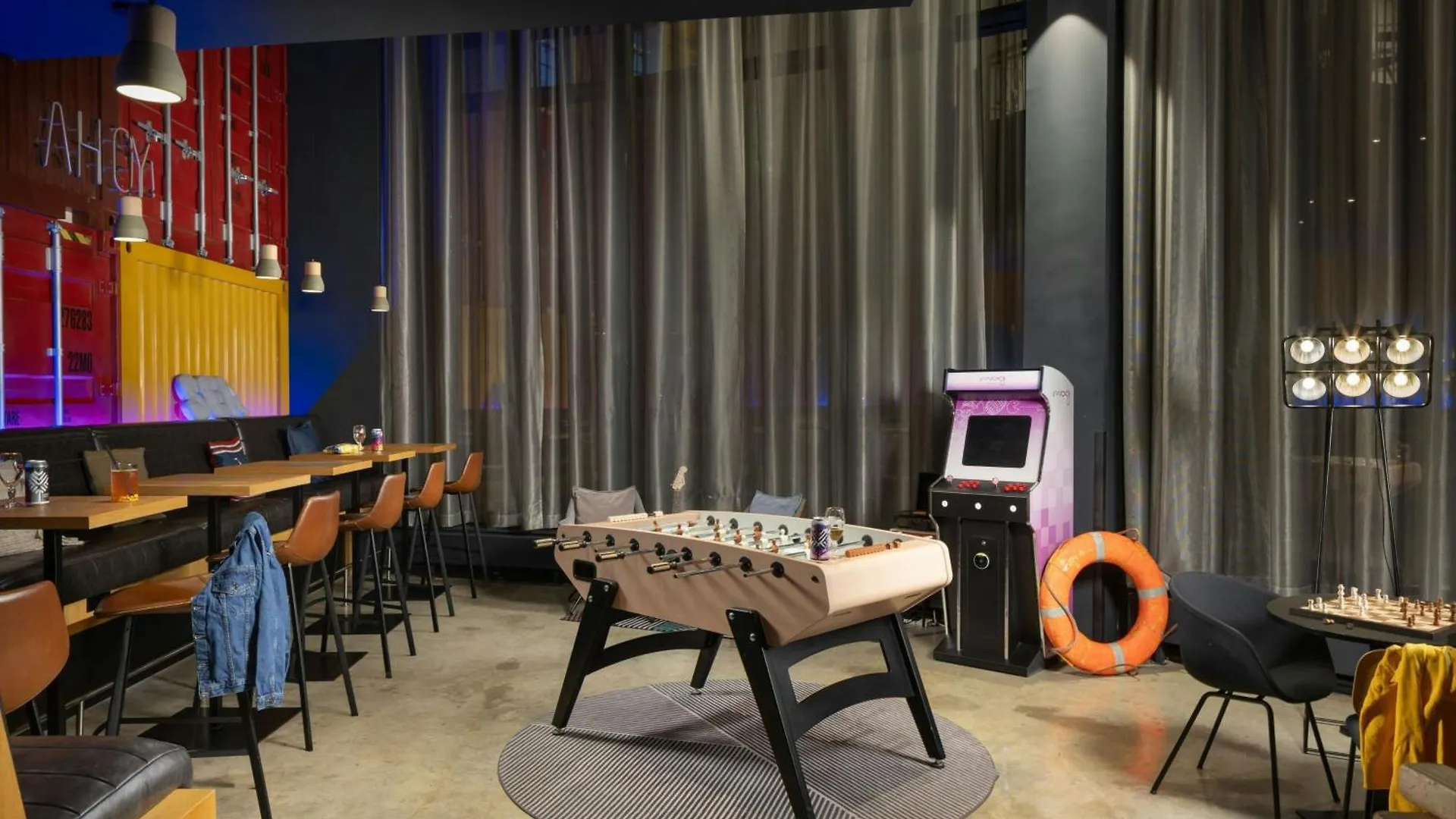 Hotel Moxy Southampton 4*,