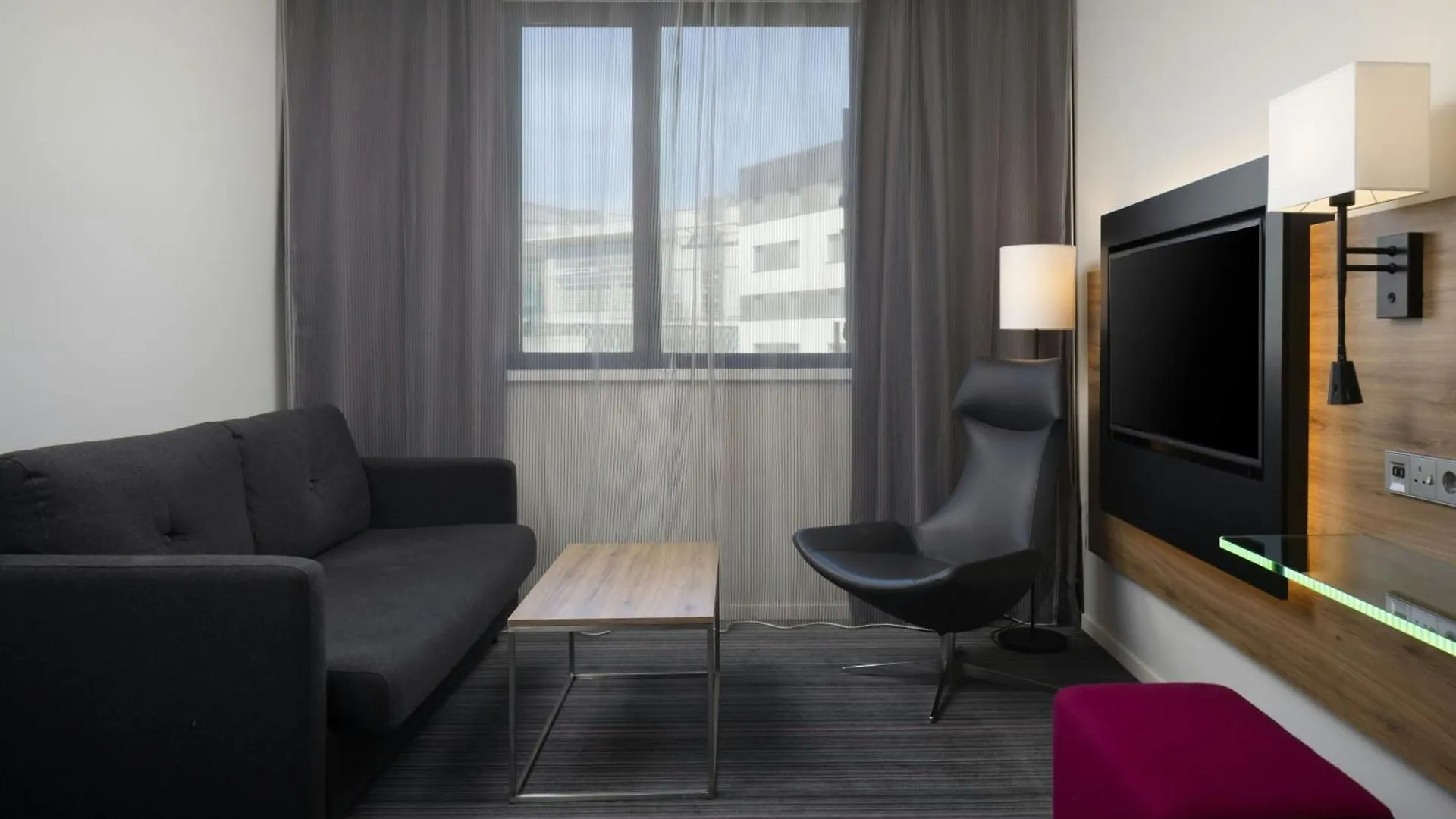 ****  Moxy Southampton Hotel United Kingdom
