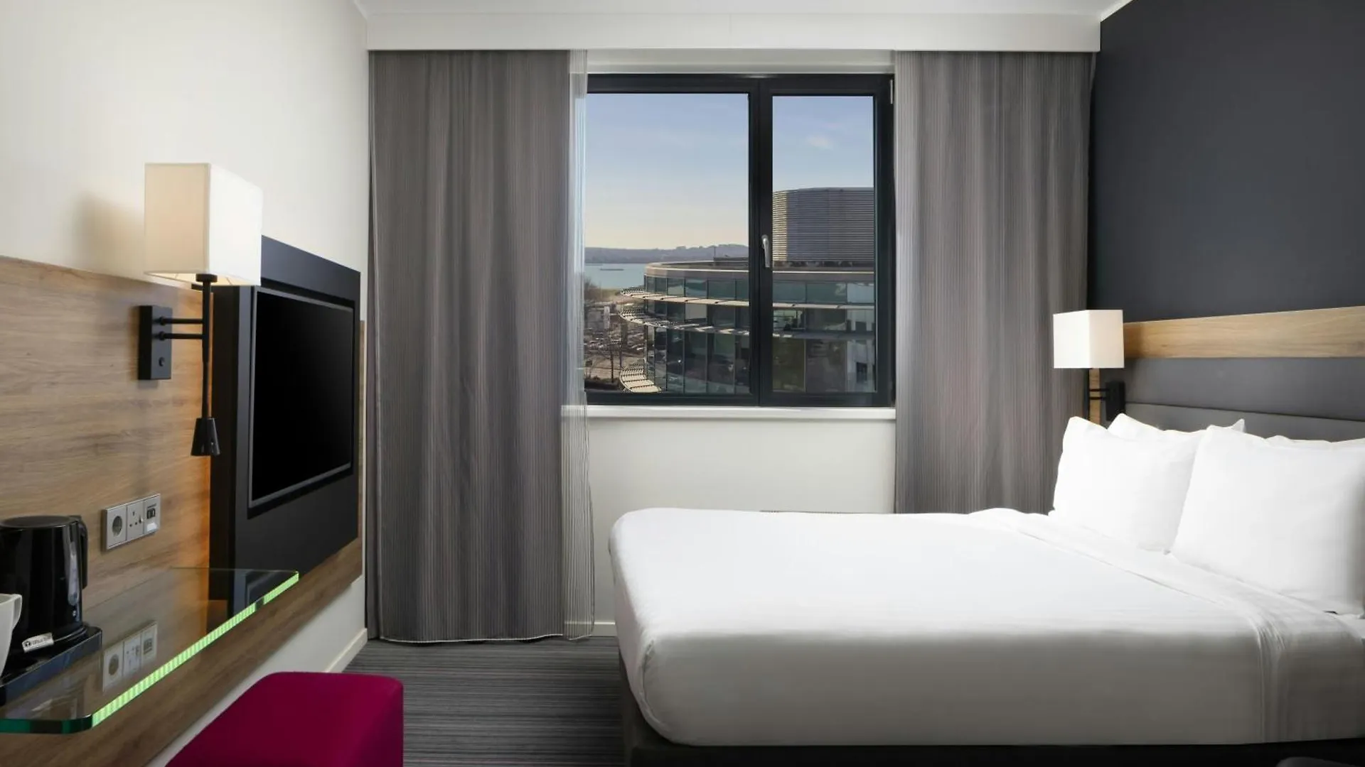 Hotel Moxy Southampton 4*,