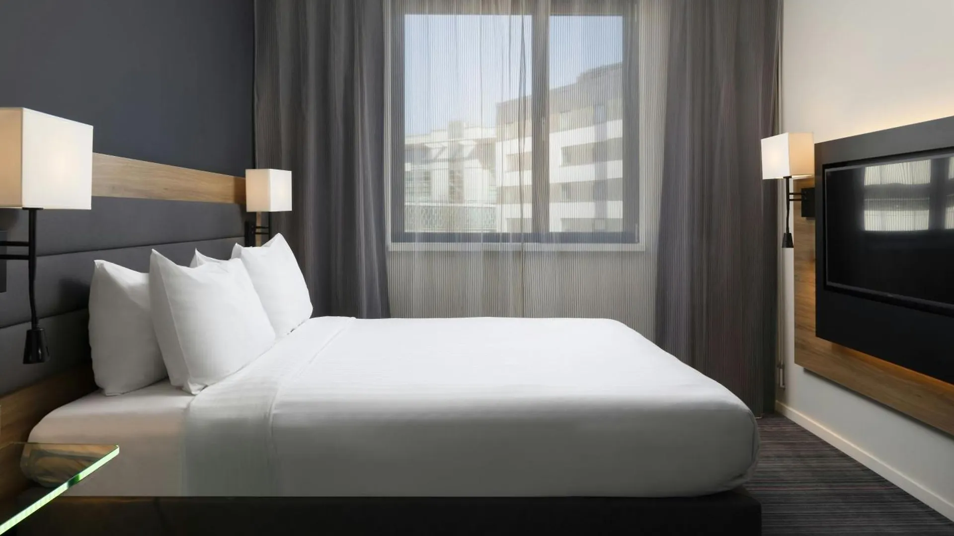 Moxy Southampton Hotel 4*,  United Kingdom